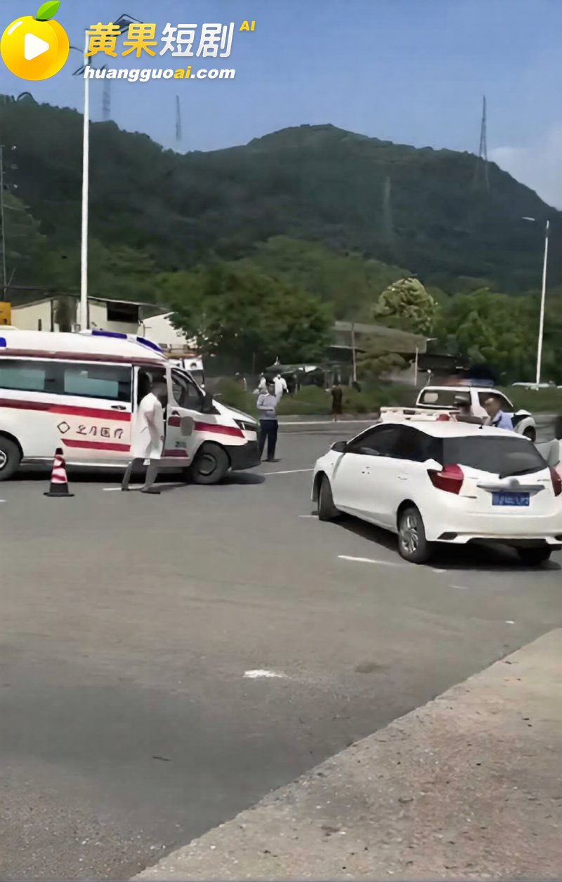 广东潮州 溪口路段大货车激战旅游大巴 惨烈碰撞导致6死21伤 细节曝光