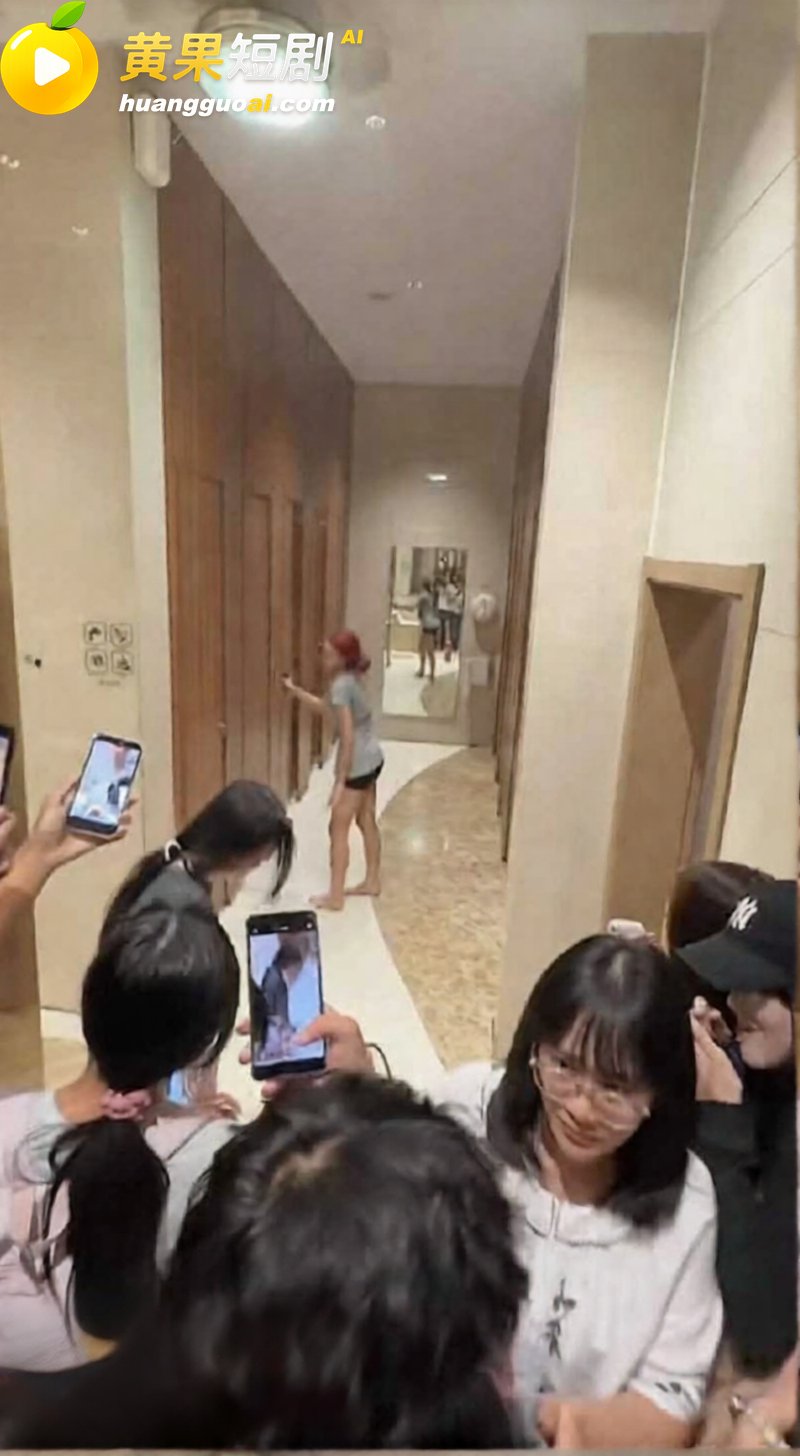 温州瑞安吾悦广场红发女子胡伊洋 现场发疯拉扯 爆料欠钱不还 偷窃实锤
