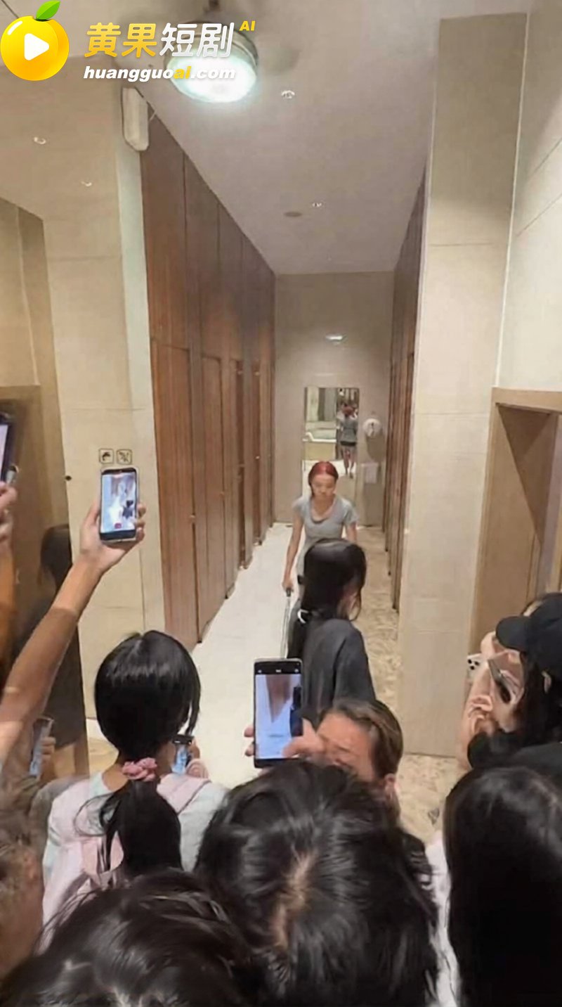 温州瑞安吾悦广场红发女子胡伊洋 现场发疯拉扯 爆料欠钱不还 偷窃实锤