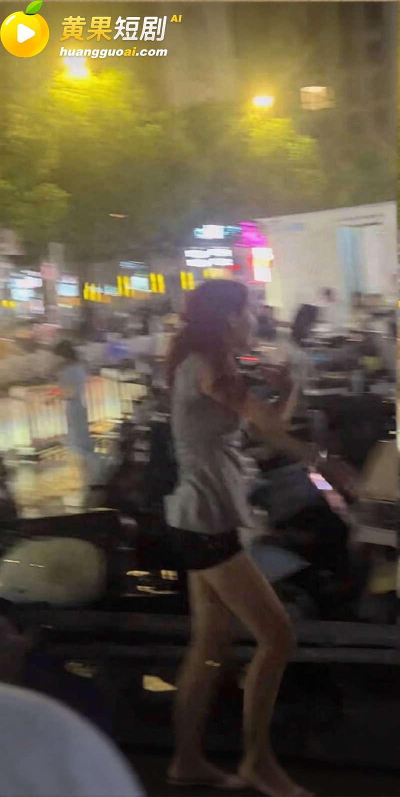 温州瑞安吾悦广场红发女子胡伊洋 现场发疯拉扯 爆料欠钱不还 偷窃实锤