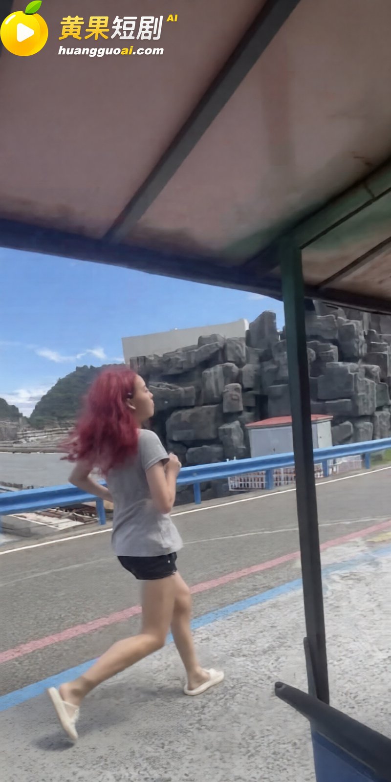 温州瑞安吾悦广场红发女子胡伊洋 现场发疯拉扯 爆料欠钱不还 偷窃实锤