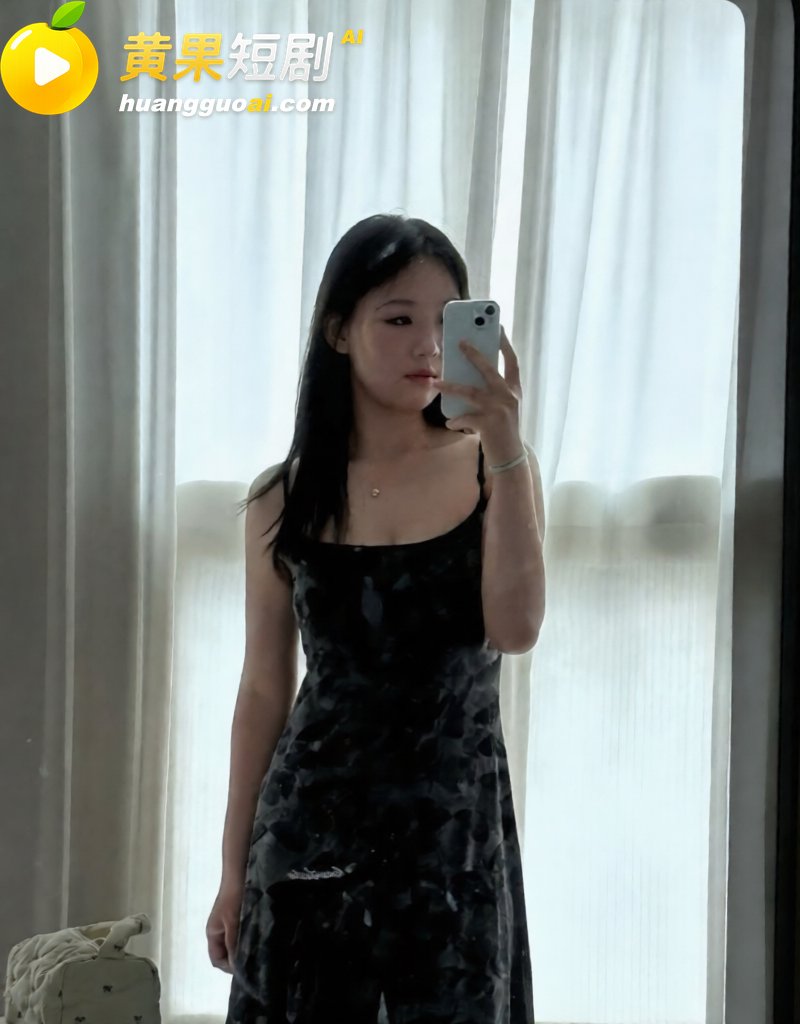 高颜值精神小妹酒店约炮 穿着开裆黑丝被大叔猛操 画面反差拉满