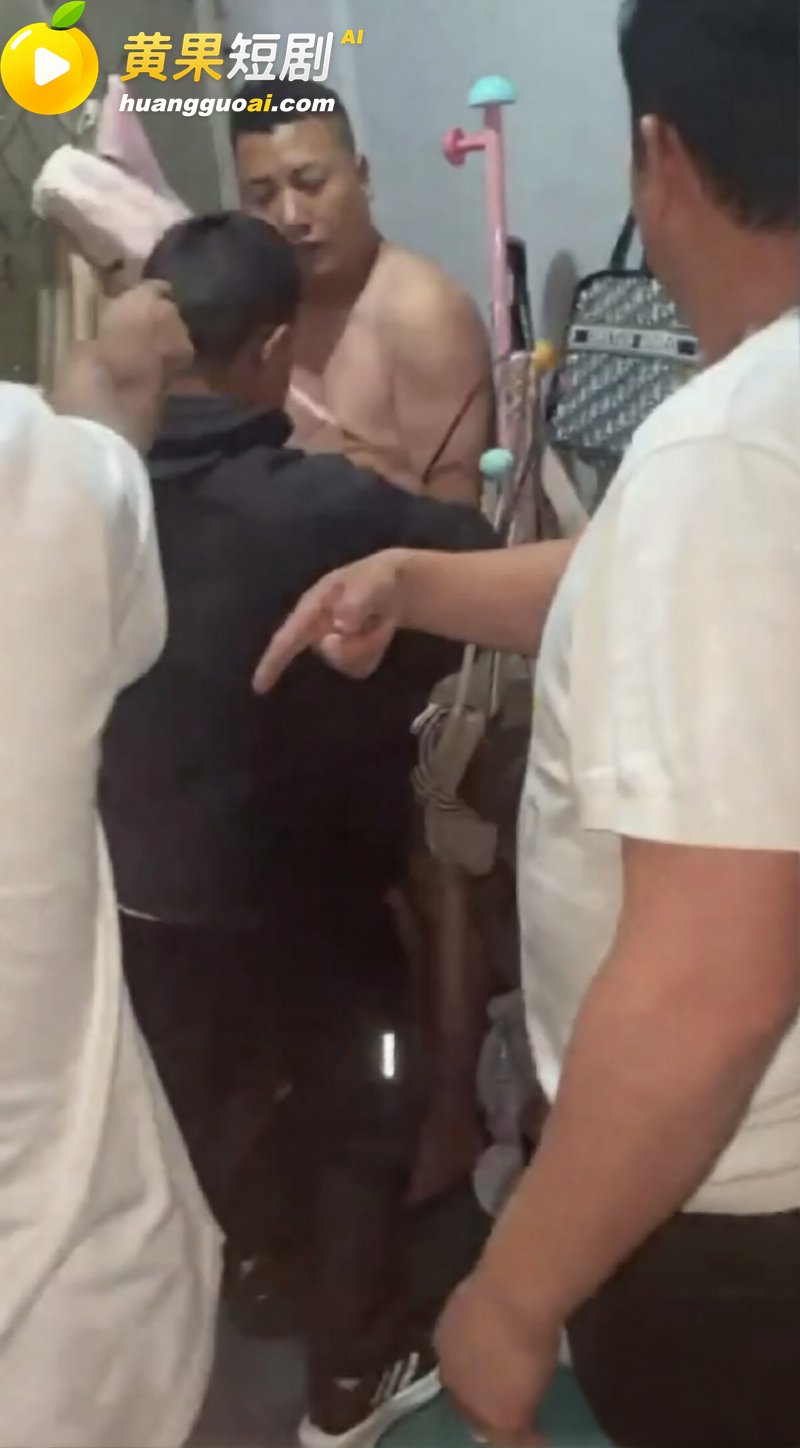 西藏捉奸名场面 女的还满不在乎的嘻嘻笑 这心态也是没谁了
