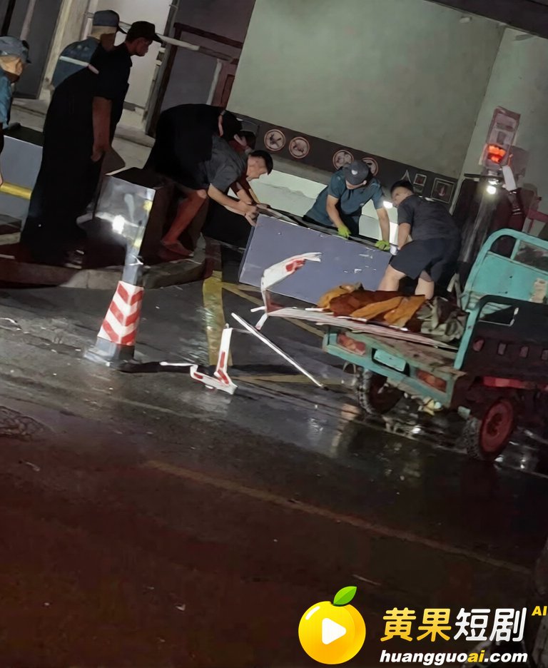 济南华山环宇金街17号楼惨案 女友出轨被桶 男主砍死第三者后跳楼自杀