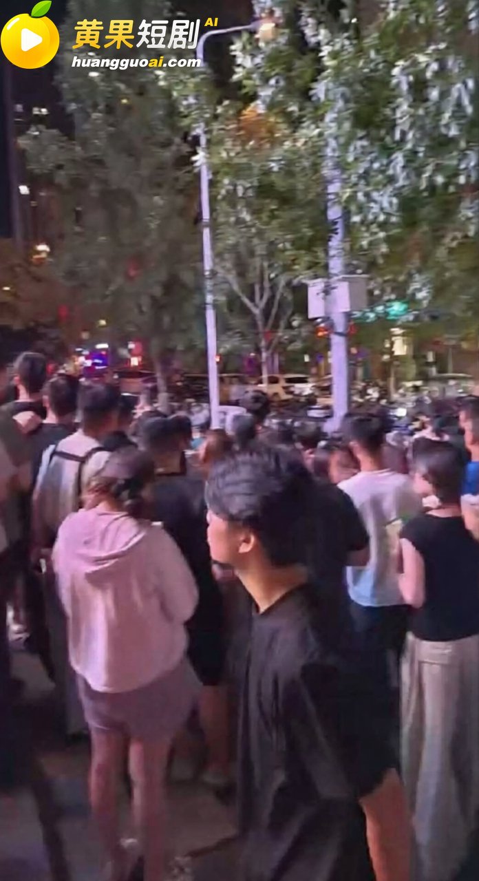 济南华山环宇金街17号楼惨案 女友出轨被桶 男主砍死第三者后跳楼自杀