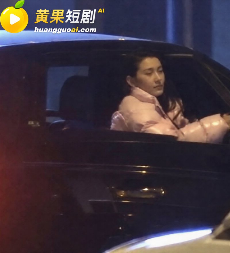 德云少班主 郭麒麟 与蒋依依恋情曝光 街头醉吻不雅视频流出 老郭有希望抱孙子