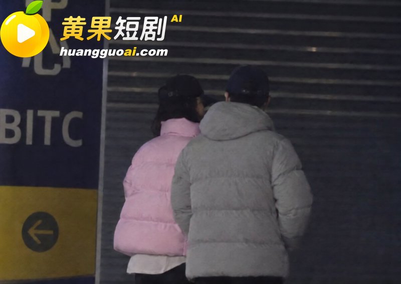 德云少班主 郭麒麟 与蒋依依恋情曝光 街头醉吻不雅视频流出 老郭有希望抱孙子