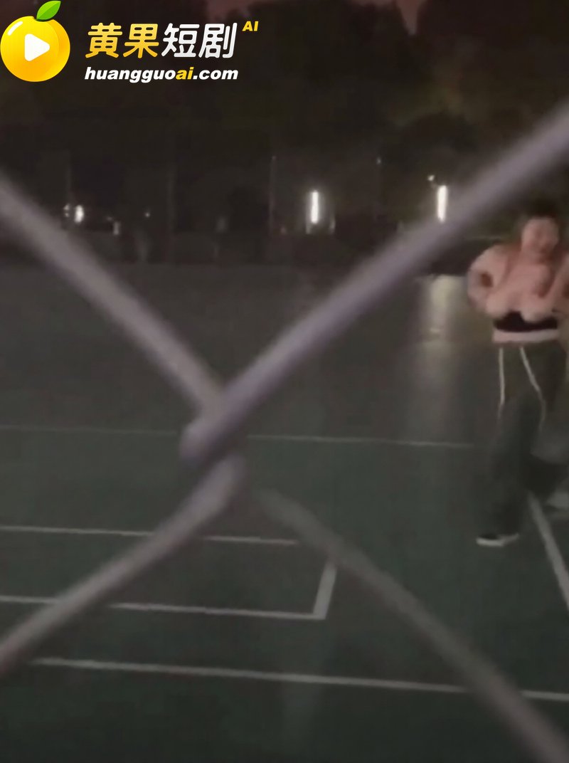 校园女大在晚会跳舞走光的视频