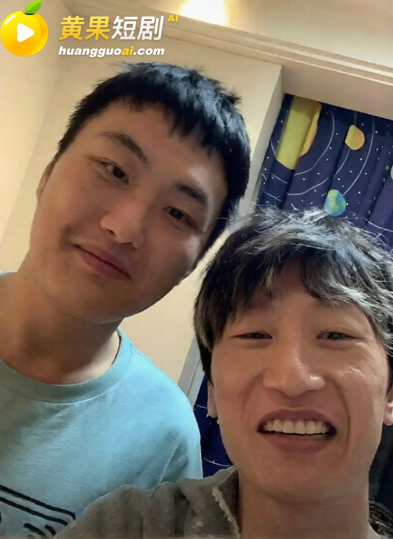 前LOL职业选手电棍再曝被绿 女友蒙蒙与阿鱼拍情侣视频