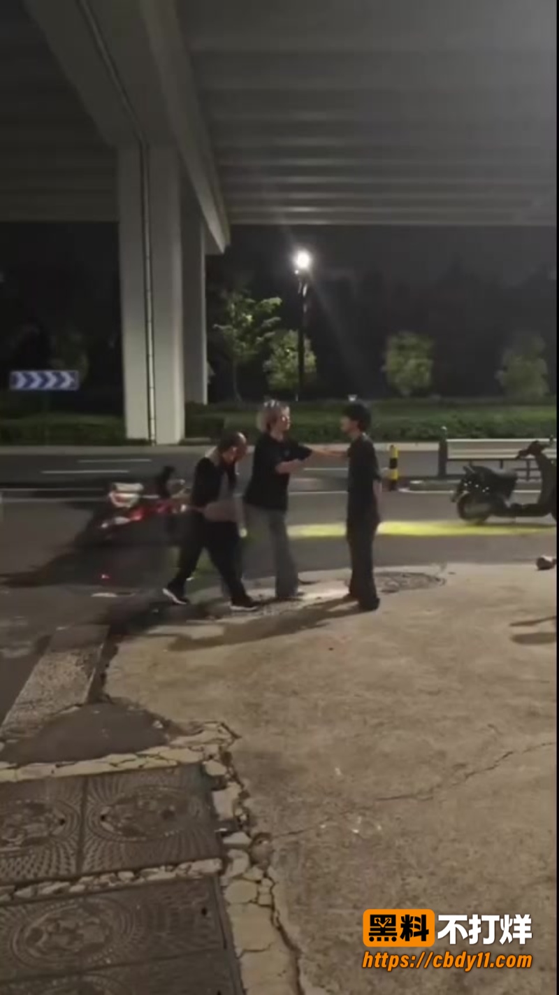 精神小伙与代驾之间的事 疑似代驾受伤严重 当事人发文已和解无人死亡