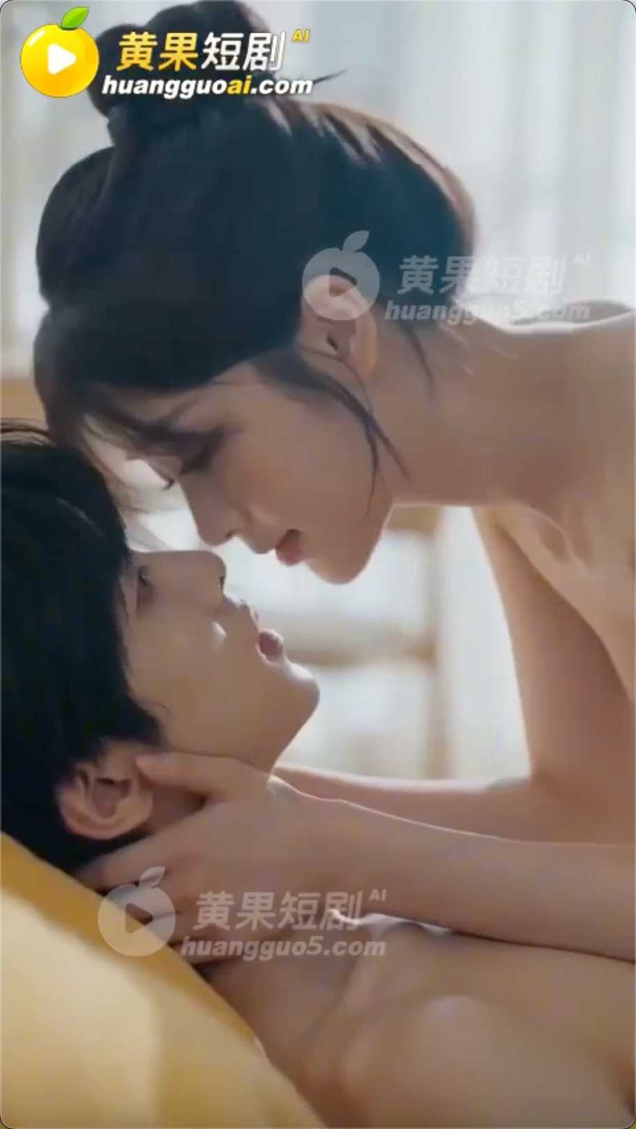 黄果短剧原创AI成人短剧《阳光合租屋》女神的丝袜美腿成了合租屋最大杀器
