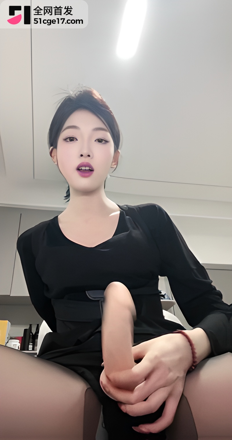 女主播 千千 直播上演寸止挑战 黑丝玉足挑逗辱骂调教 延迟控精玩坏你的肉棒