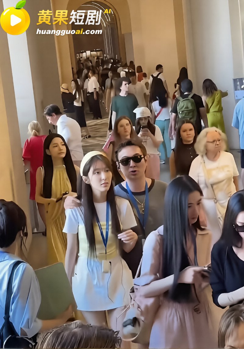 王思聪 卢浮宫 牵手女友闺蜜 身边美女环绕 开房视频 爆料 实锤 塌房