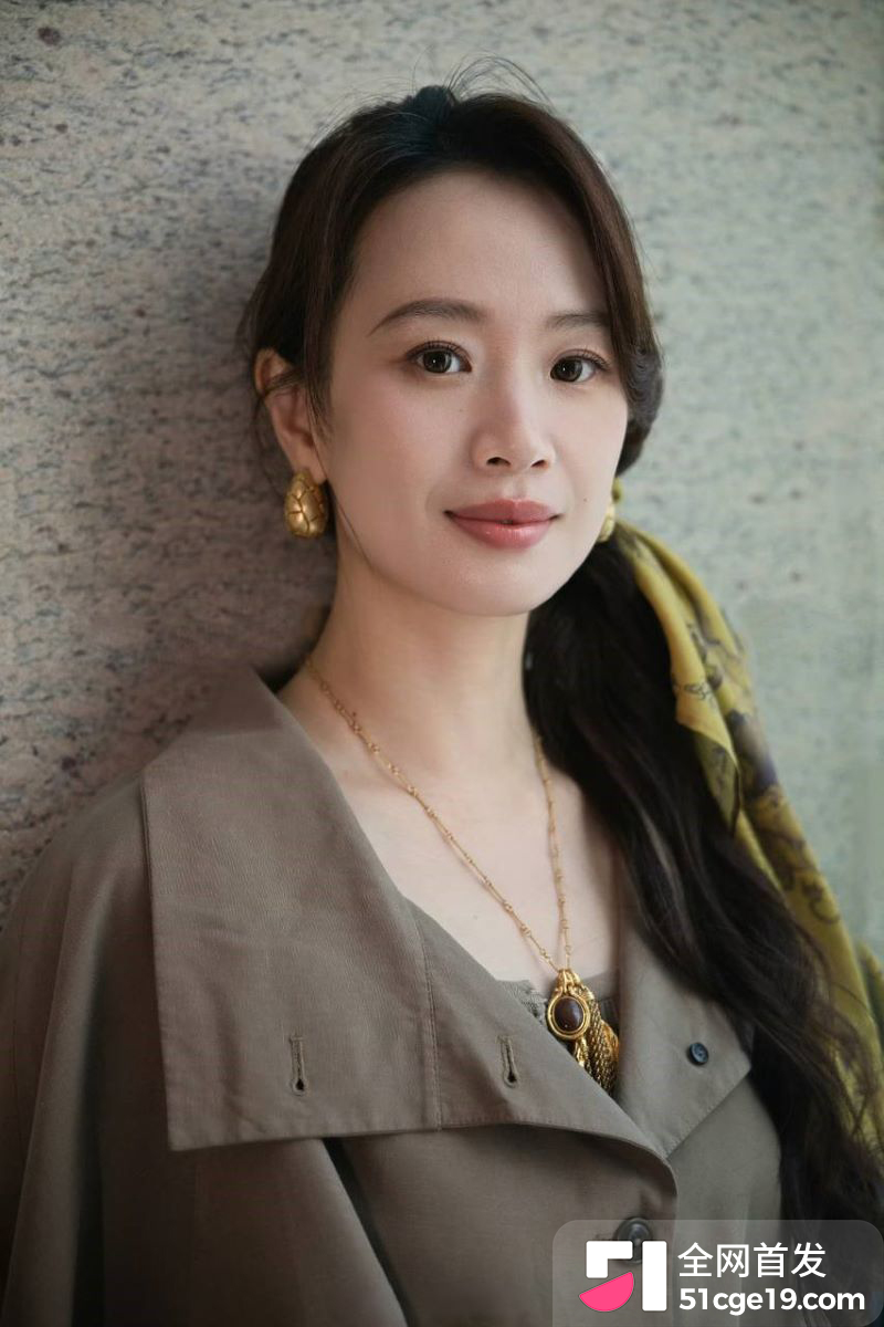 女明星 李梦 公开承认有娃孩子爹是邬浪 看房两年没官宣没领证 月子中心先被拍到引热议