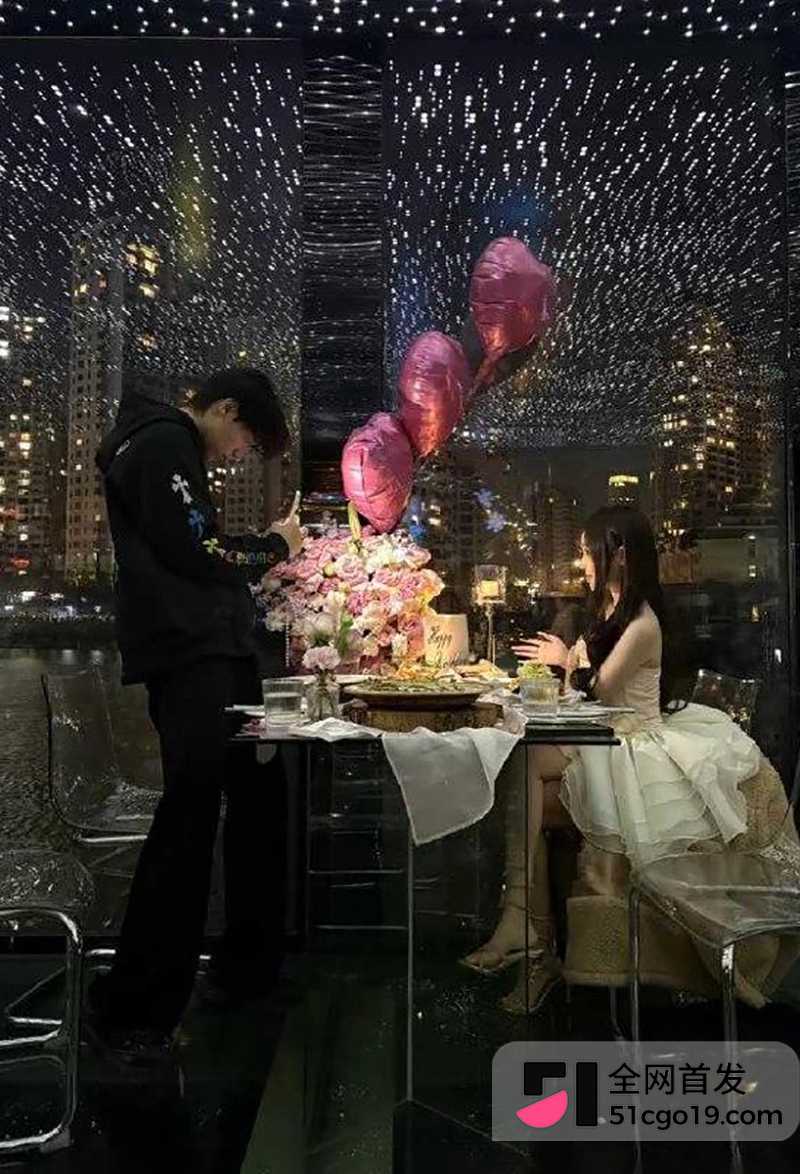 抖音情侣博主 张玮轩 出轨翻车 被女友凡凡酱公开实锤 不雅聊天与视频曝光