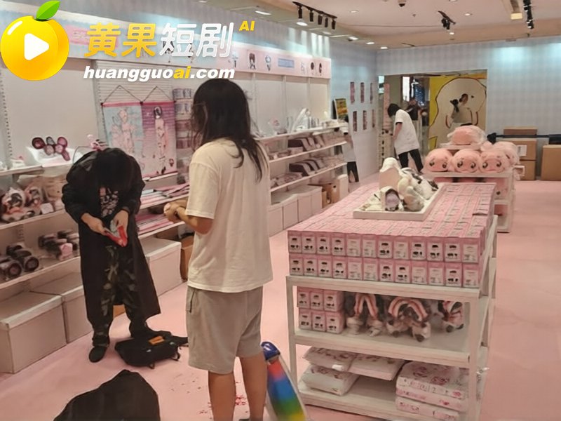 上海二次元快闪店 突发持刀行凶 现场血迹流出 警方迅速逮捕 细节曝光